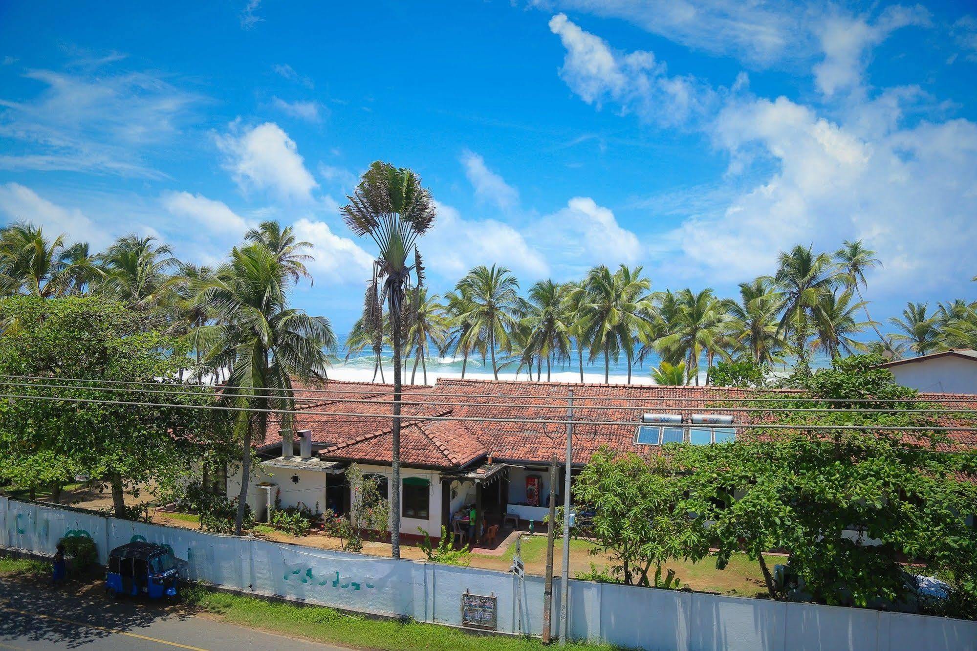 Aurora Hotel Хиккадува Экстерьер фото