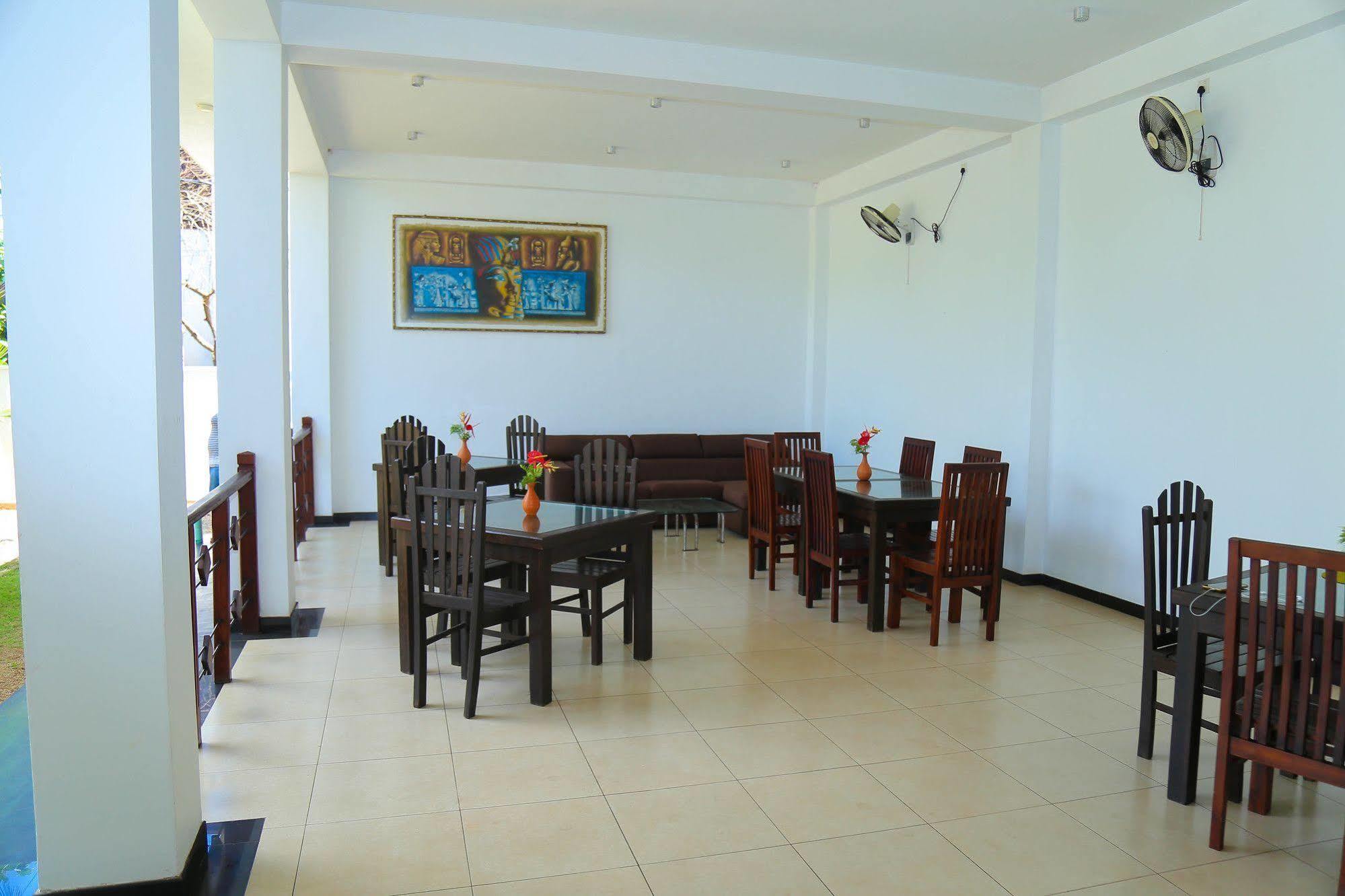 Aurora Hotel Хиккадува Экстерьер фото