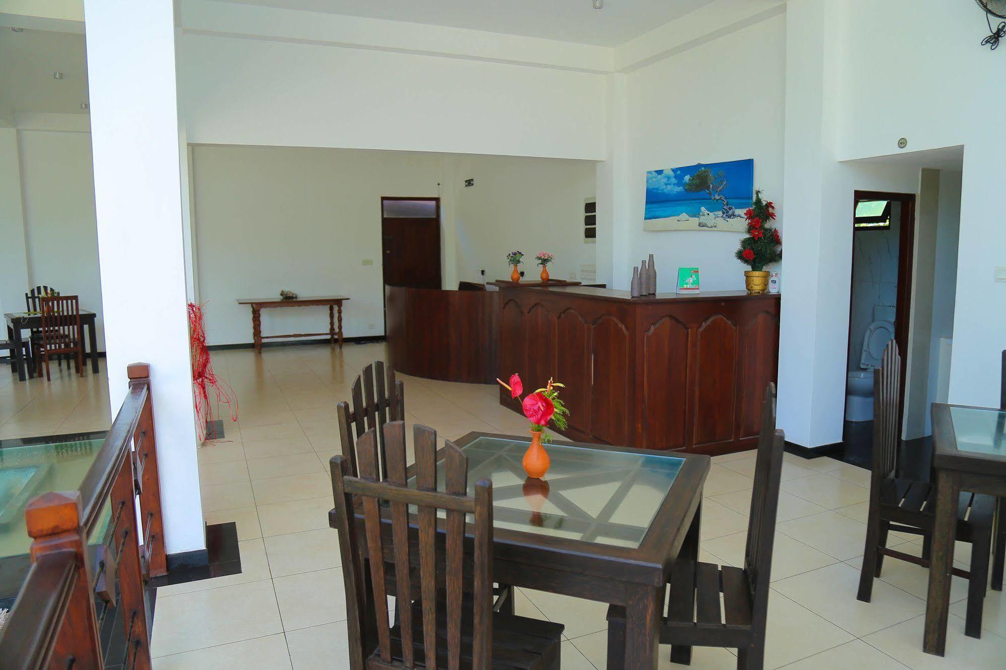 Aurora Hotel Хиккадува Экстерьер фото