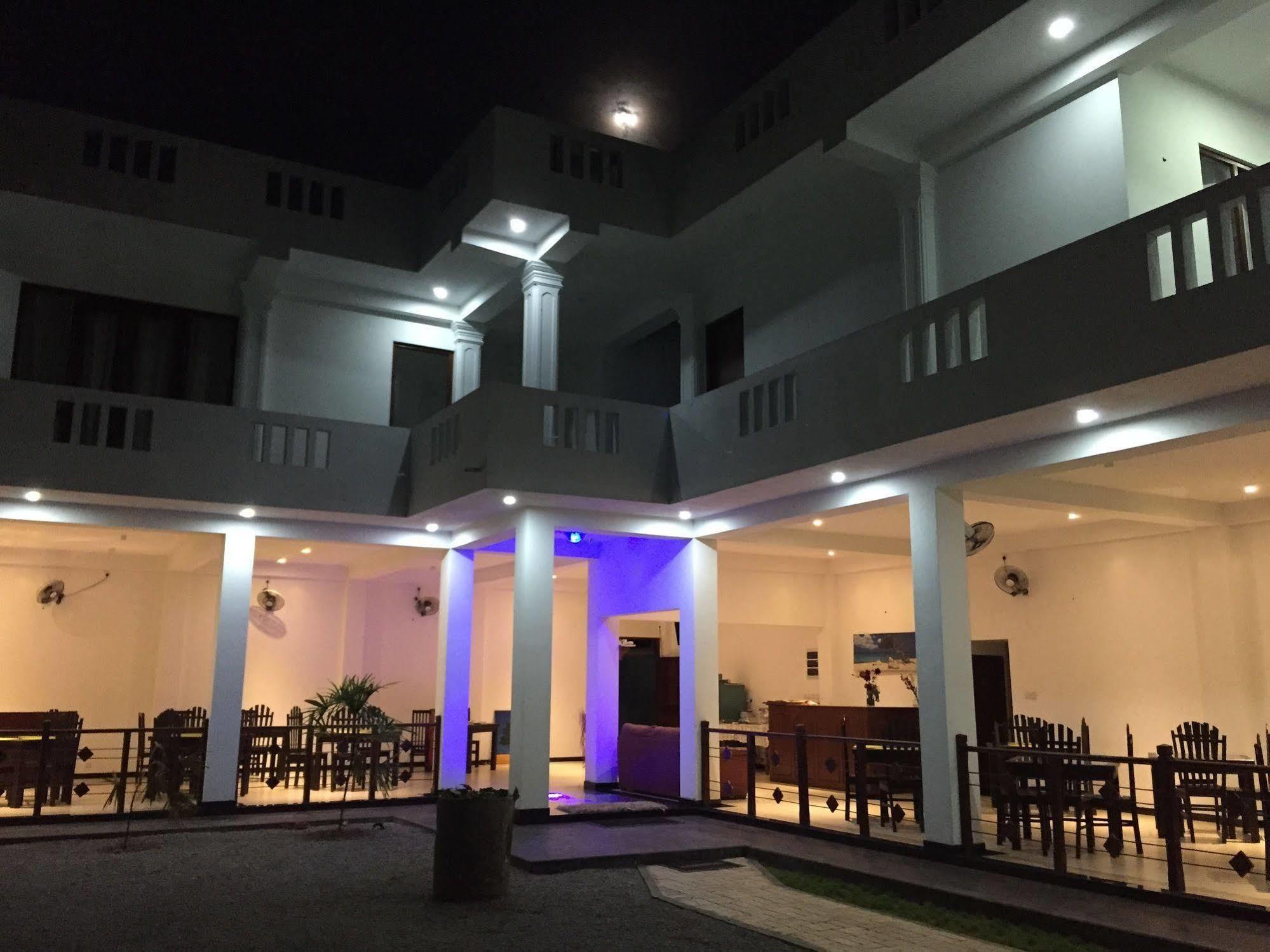Aurora Hotel Хиккадува Экстерьер фото